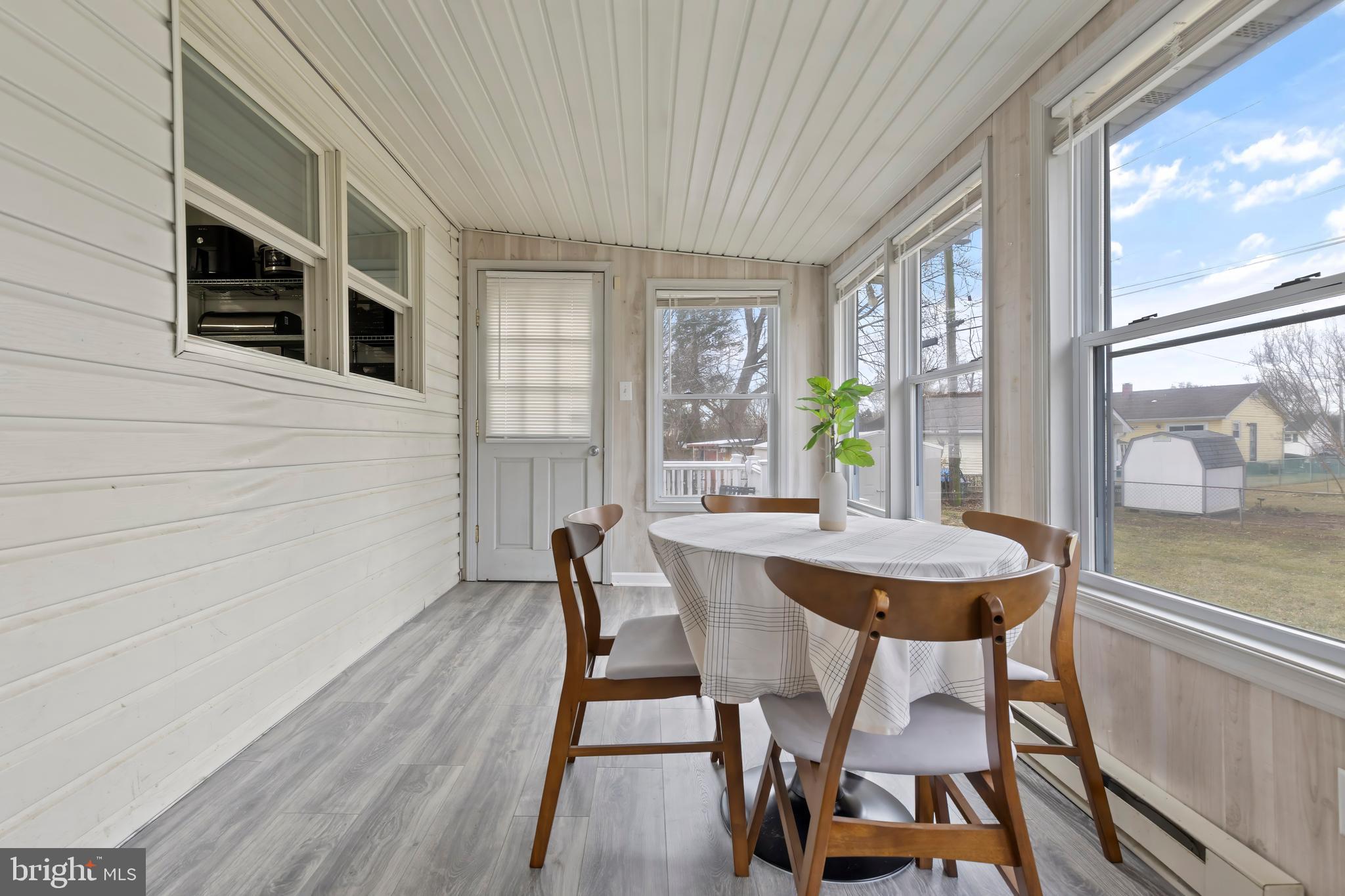 SUBURBIA - Residential