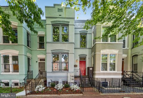 Photo of 625 14th Street NE, WASHINGTON, DC 20002 (MLS # DCDC2258386)