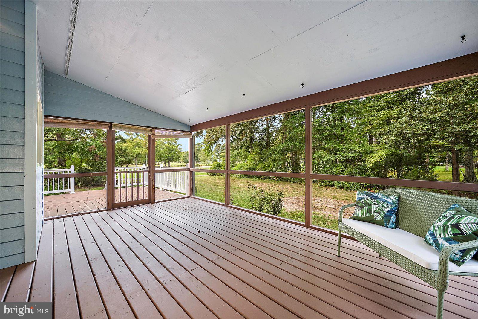 GOLF CLUB SHORES III - Residential