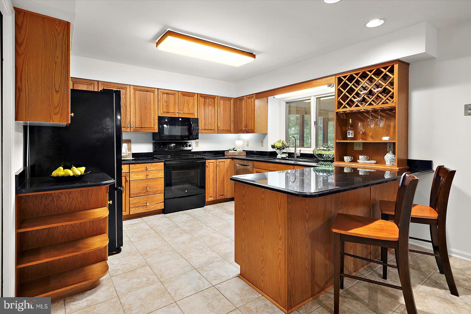 GOLF CLUB SHORES III - Residential