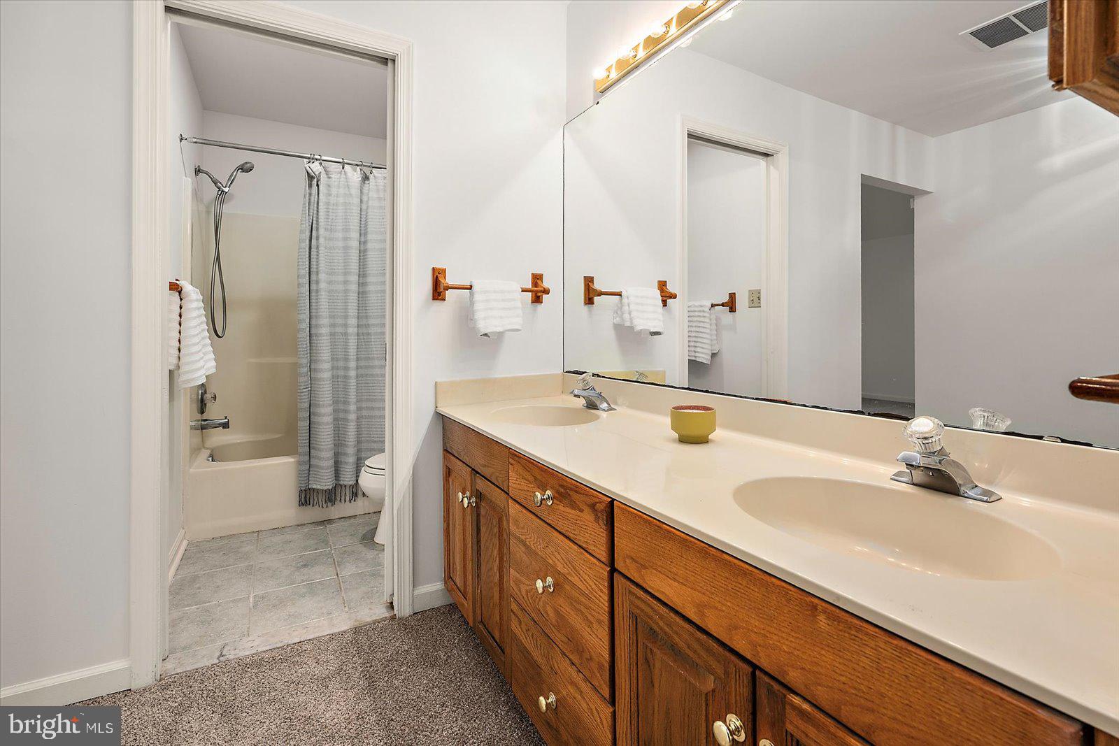 GOLF CLUB SHORES III - Residential