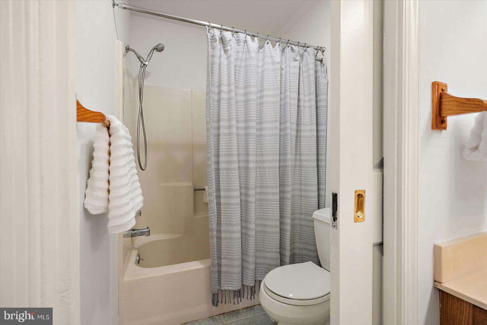 GOLF CLUB SHORES III - Residential