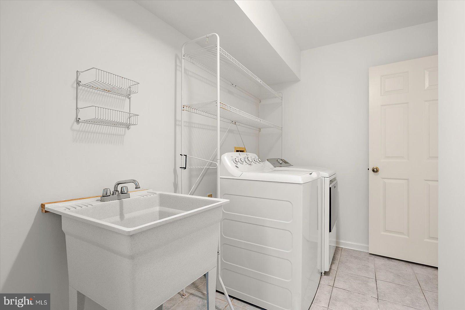 GOLF CLUB SHORES III - Residential