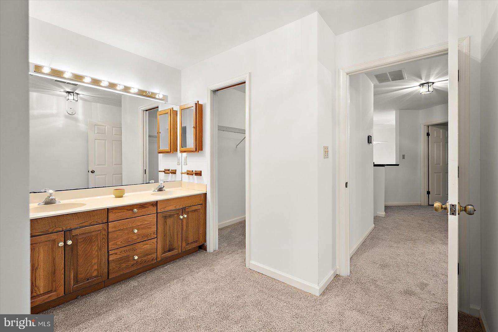 GOLF CLUB SHORES III - Residential