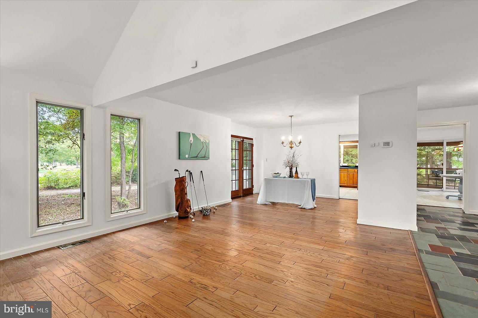 GOLF CLUB SHORES III - Residential