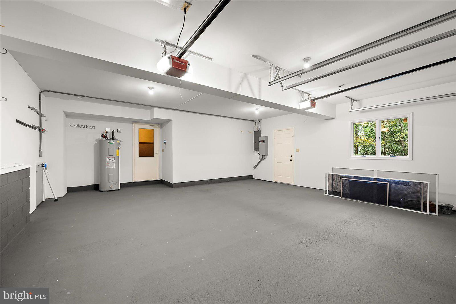 GOLF CLUB SHORES III - Residential