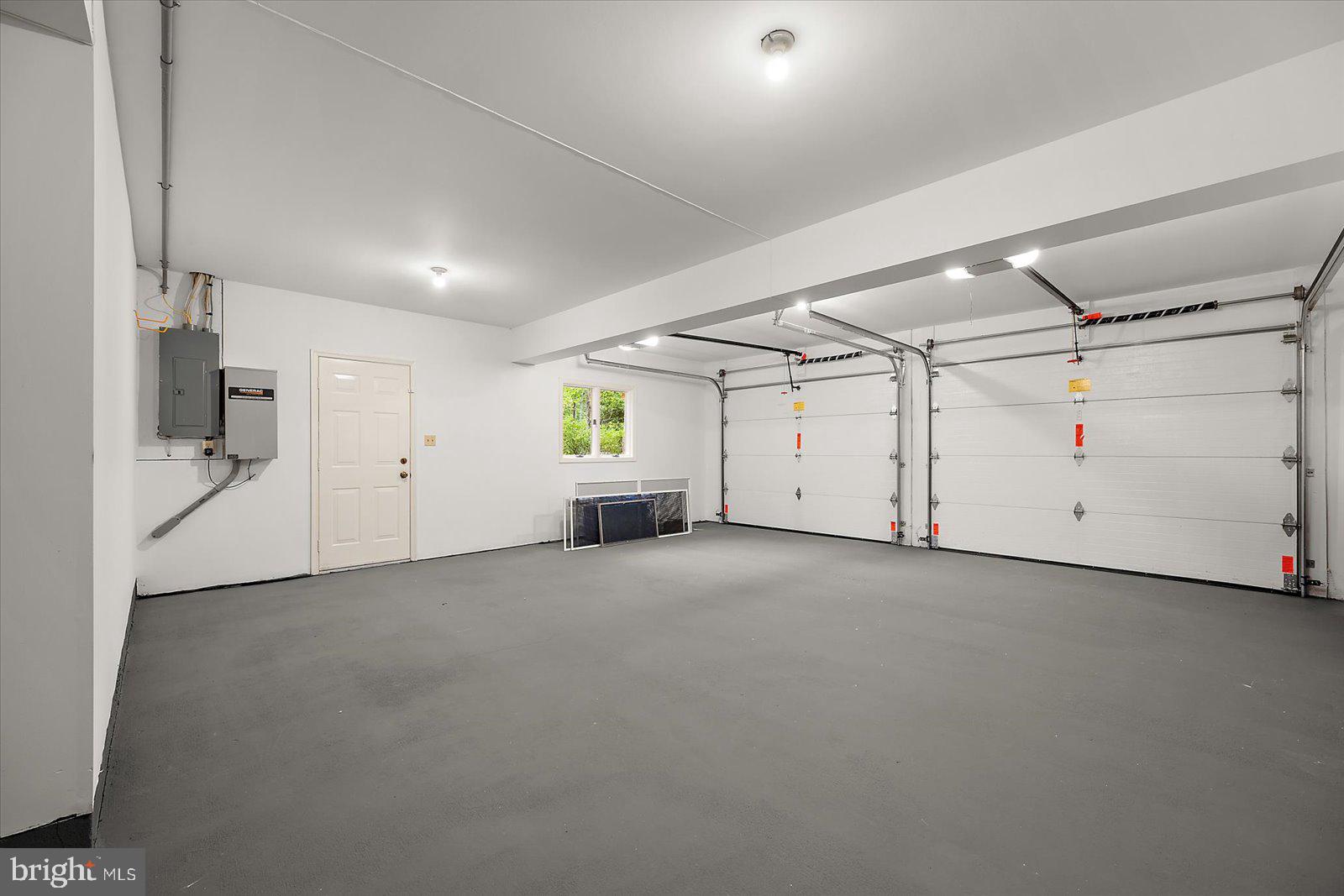 GOLF CLUB SHORES III - Residential