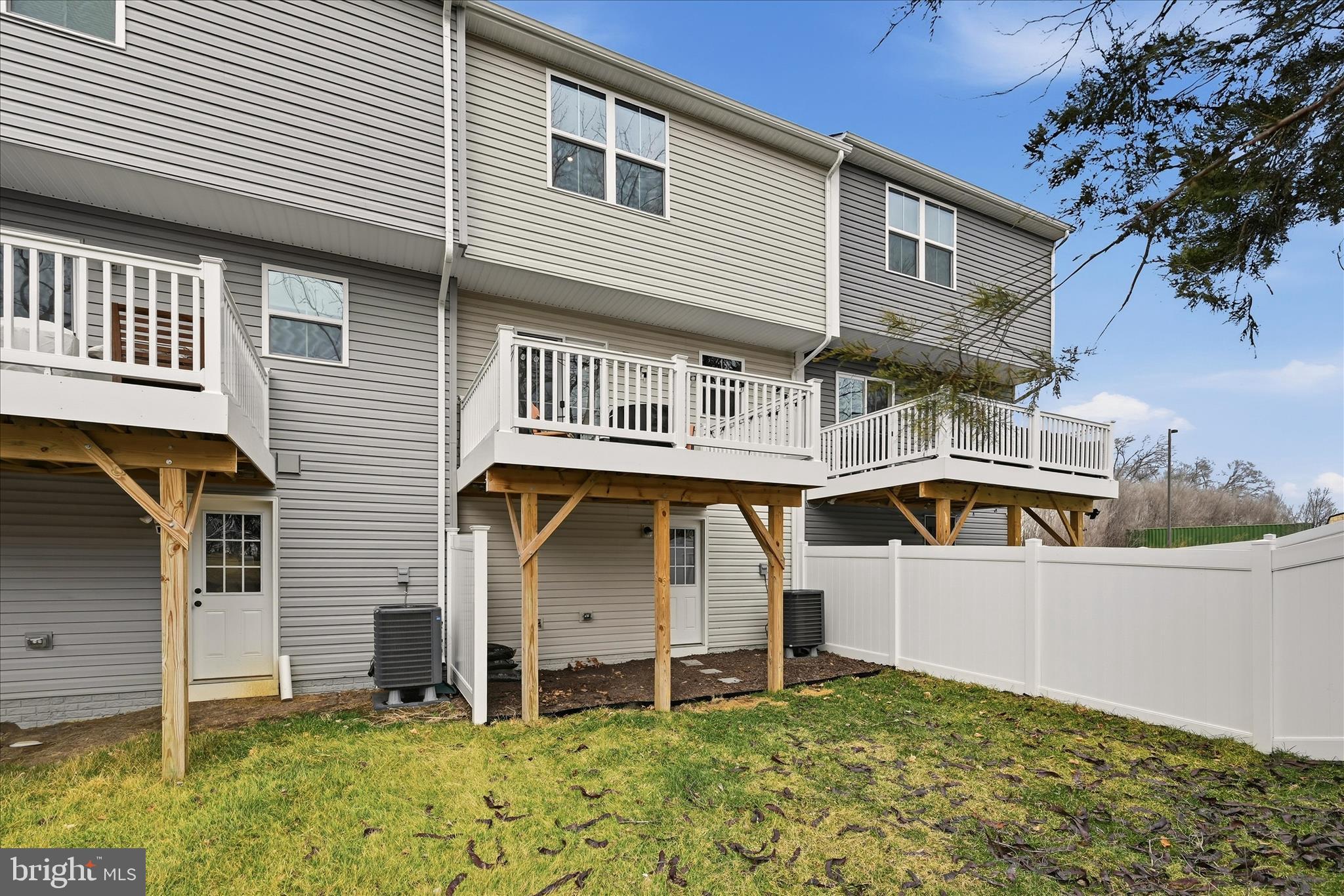 ENFIELD KNOLLS - Residential