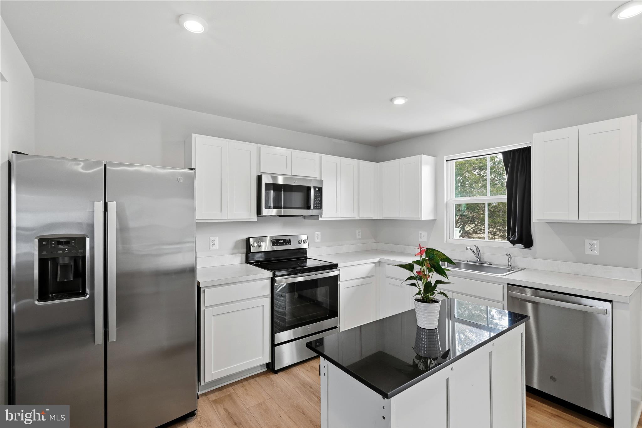 ENFIELD KNOLLS - Residential