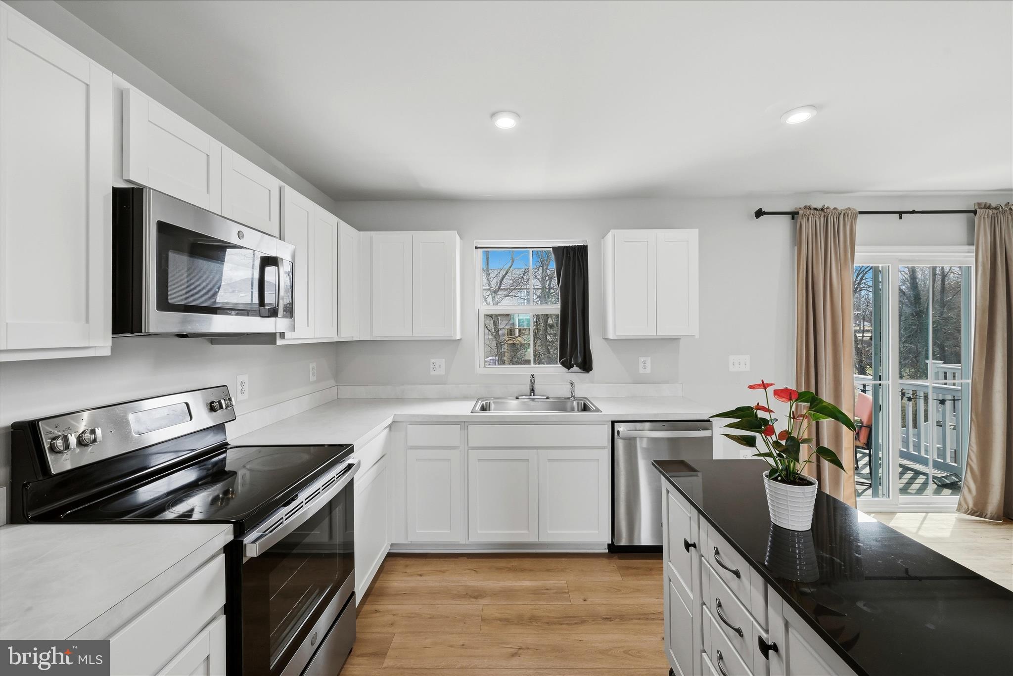 ENFIELD KNOLLS - Residential