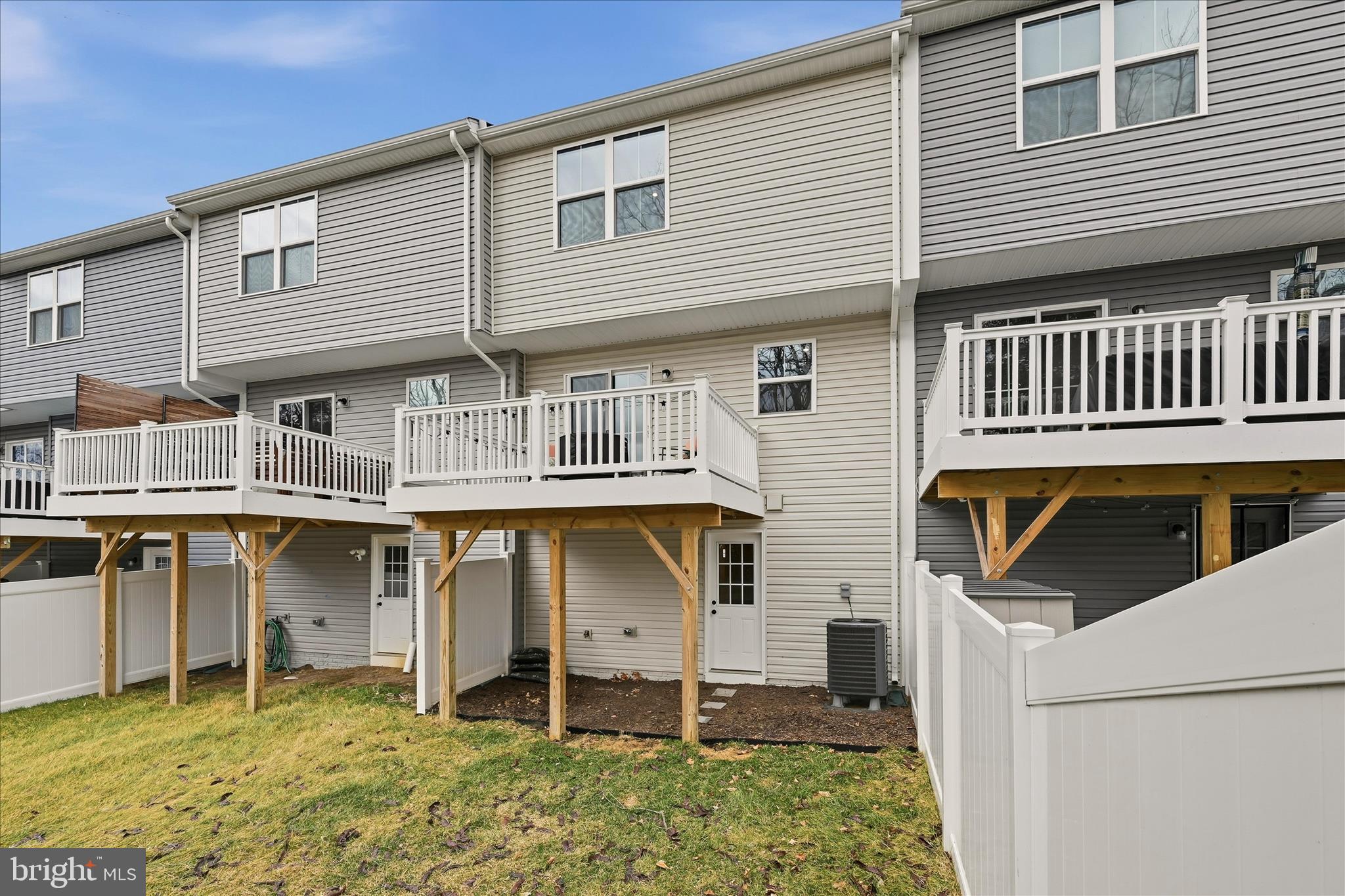 ENFIELD KNOLLS - Residential