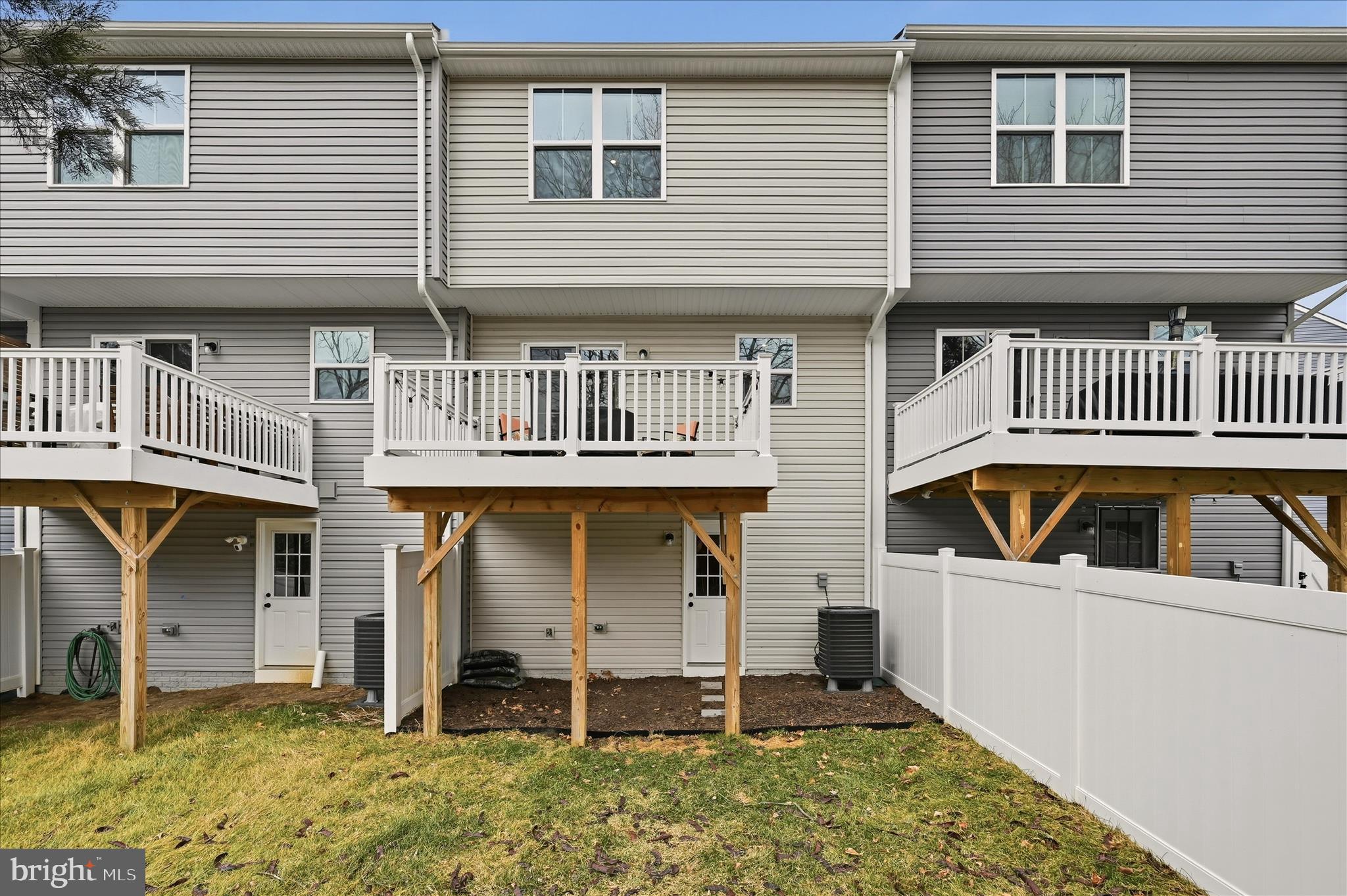 ENFIELD KNOLLS - Residential