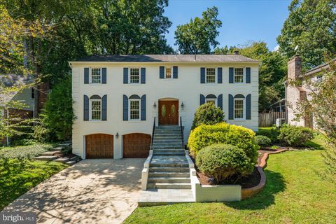 Photo of 10304 Gainsborough Road, POTOMAC, MD 20854 (MLS # MDMC2198286)