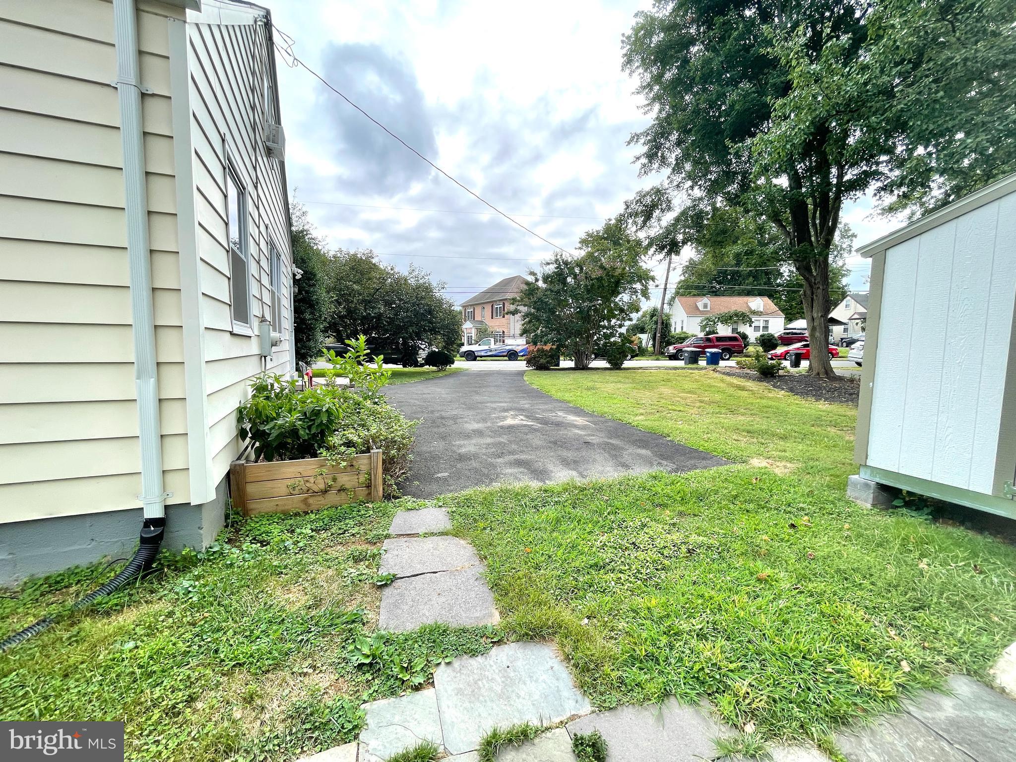 WEST LAWN - Residential Lease