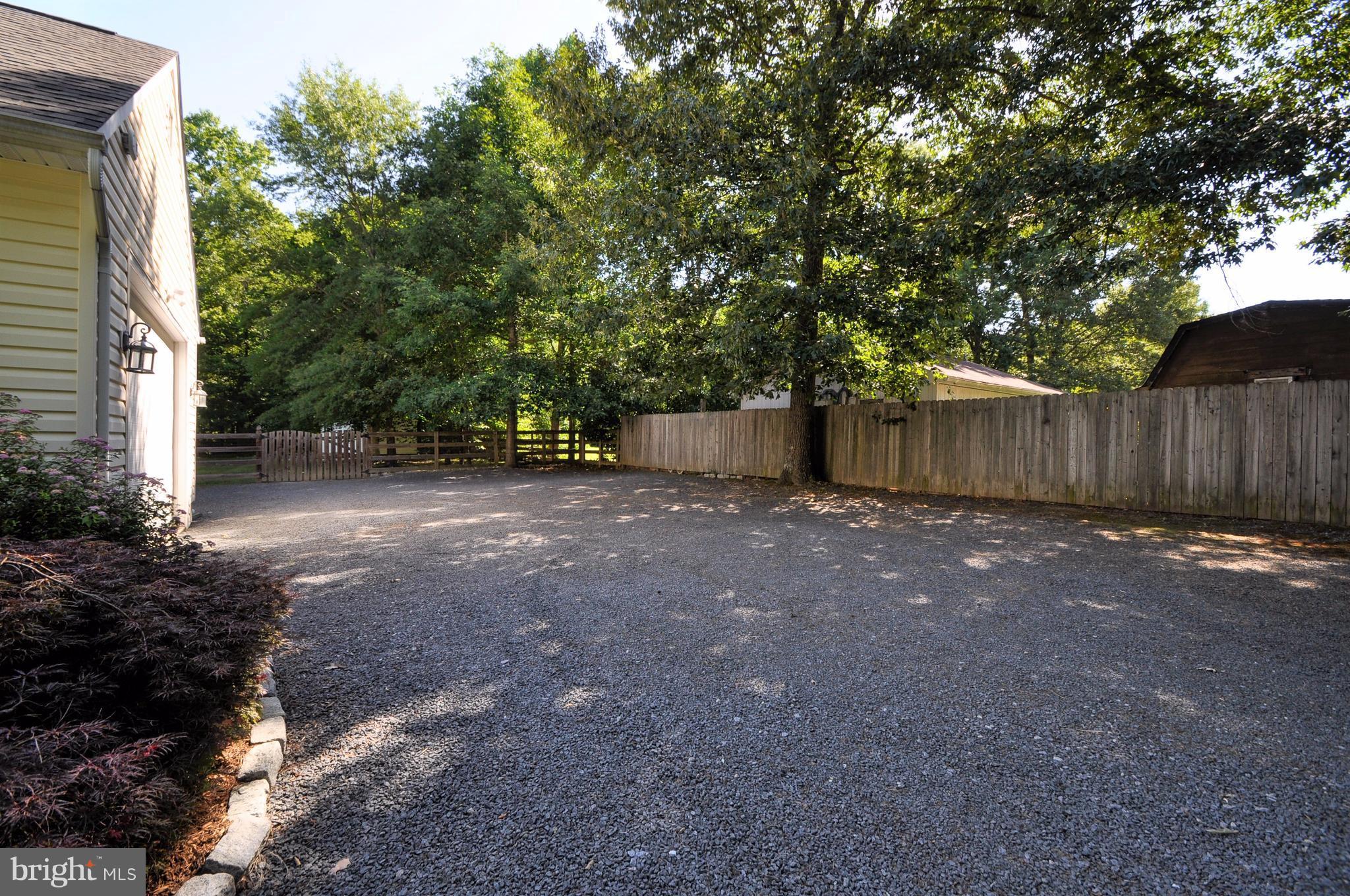 LAKESIDE WOODS - Residential