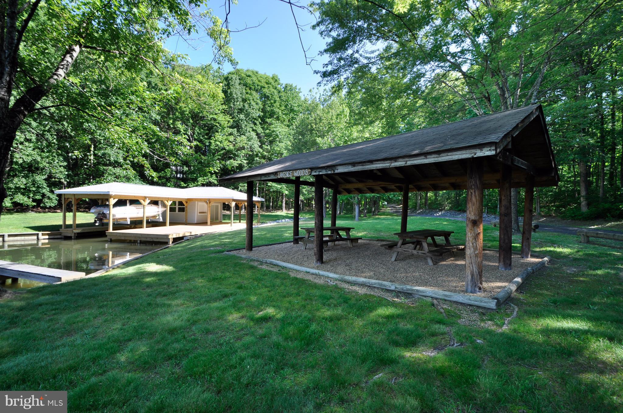 LAKESIDE WOODS - Residential