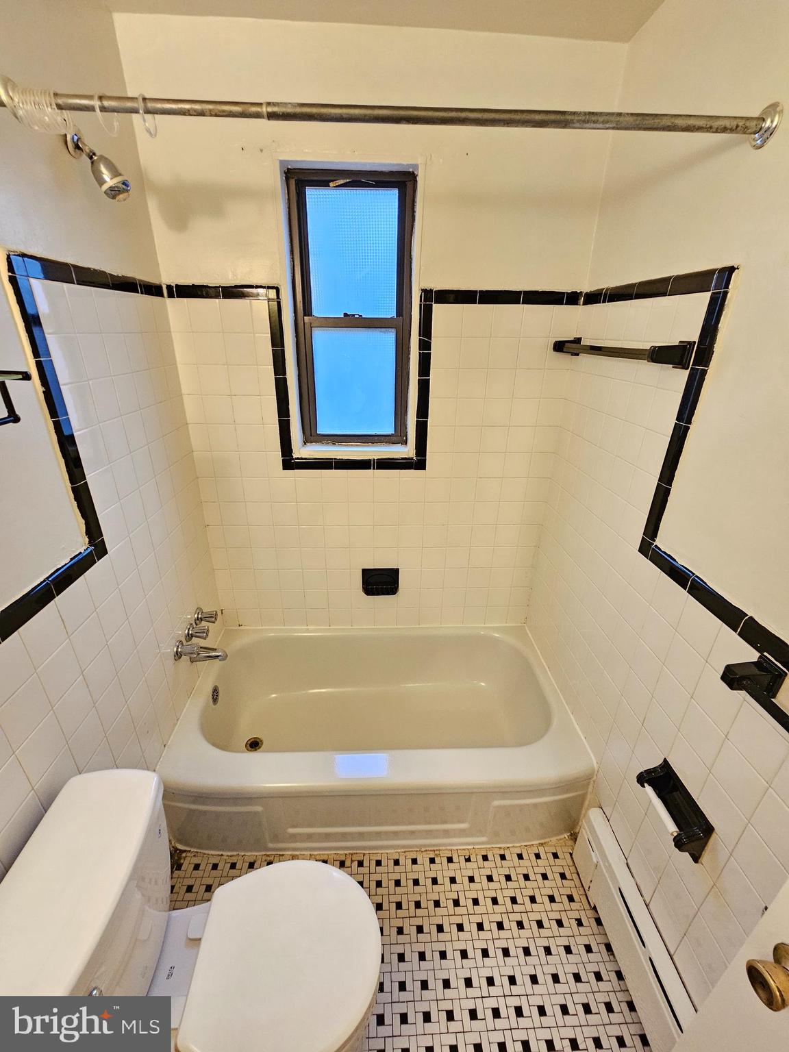 FOREST HILLS - Residential Lease