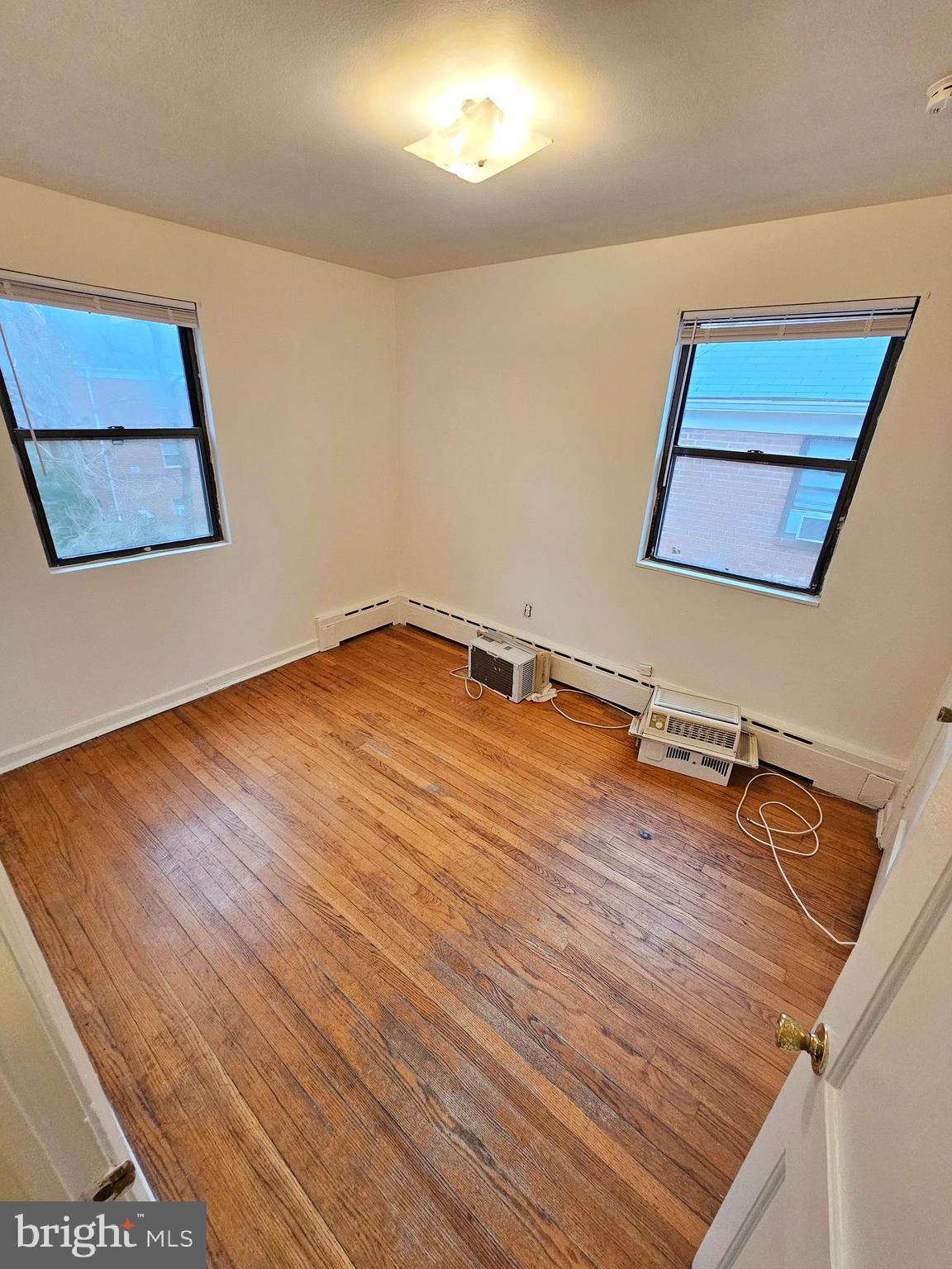 FOREST HILLS - Residential Lease