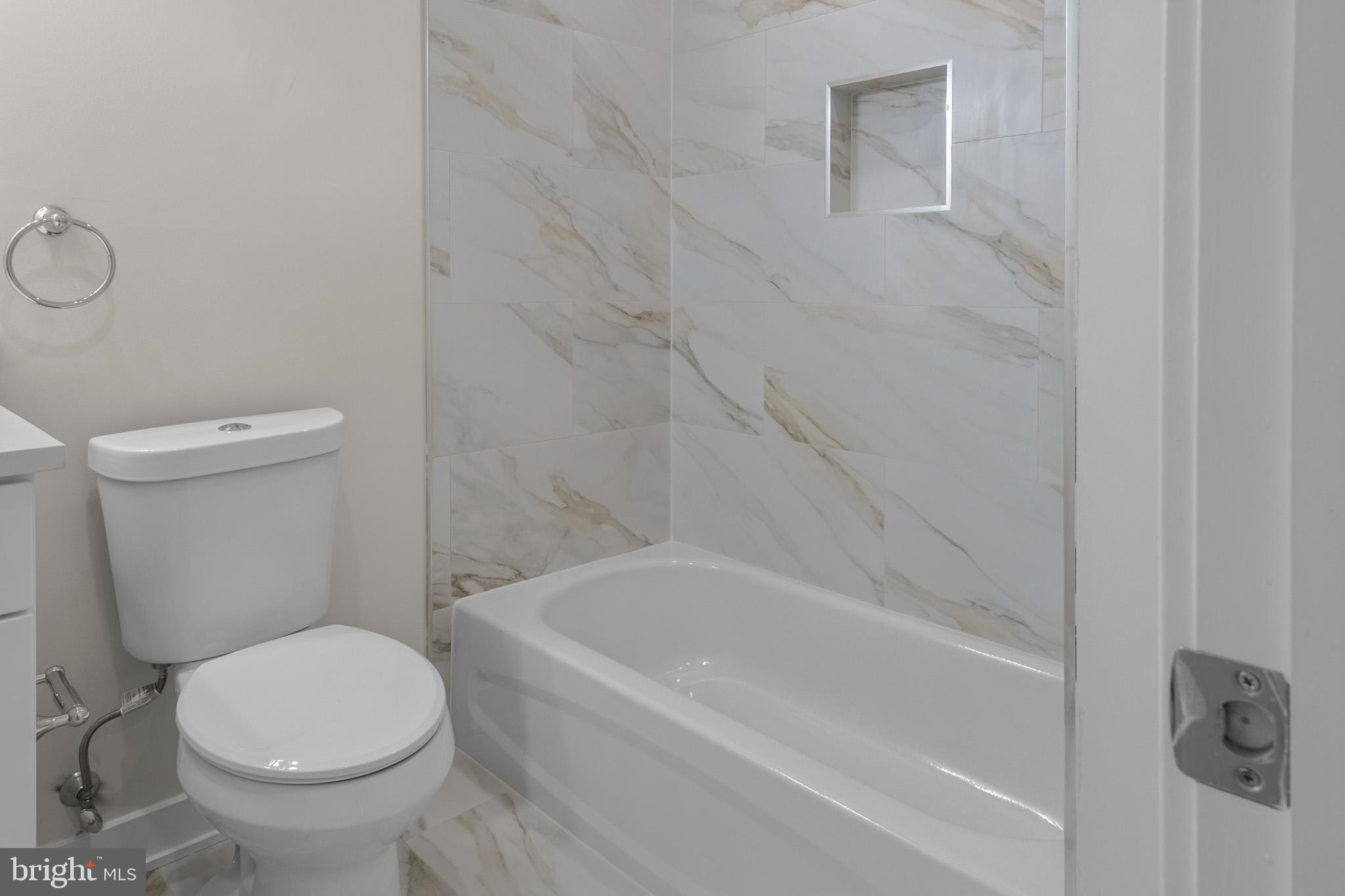 UNIVERSITY CITY - Residential Lease