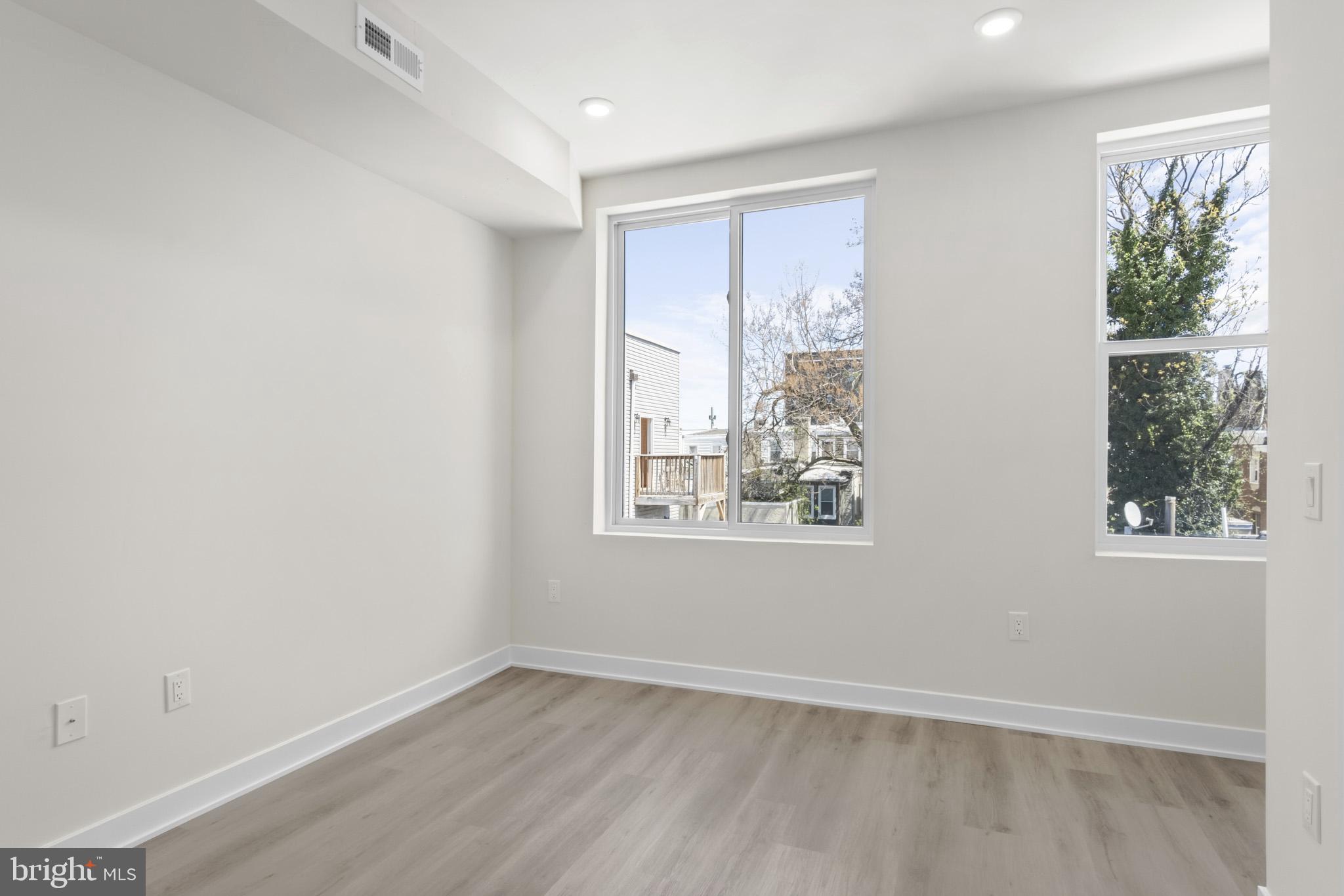 UNIVERSITY CITY - Residential Lease