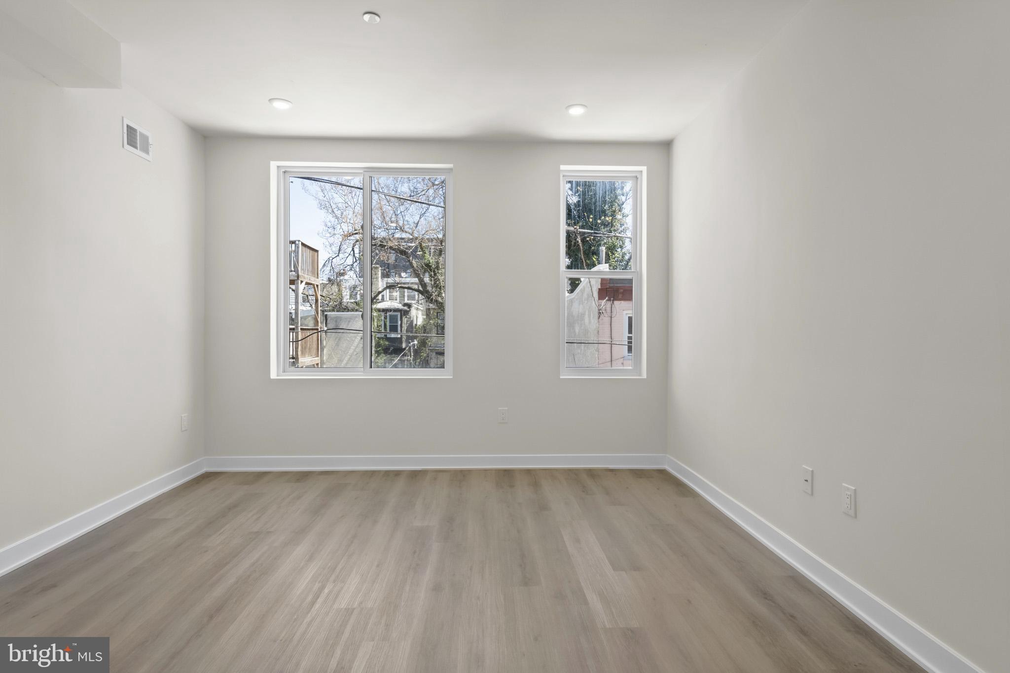 UNIVERSITY CITY - Residential Lease