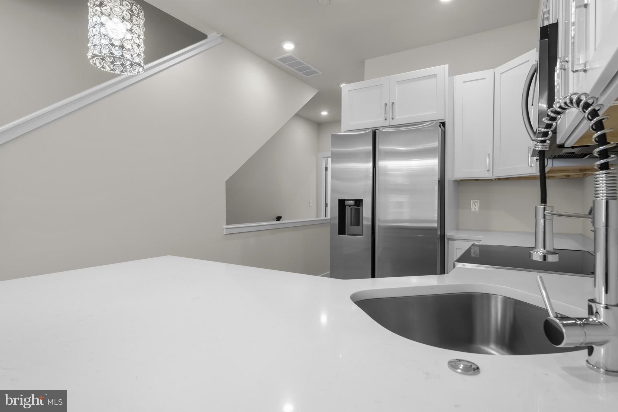 UNIVERSITY CITY - Residential Lease