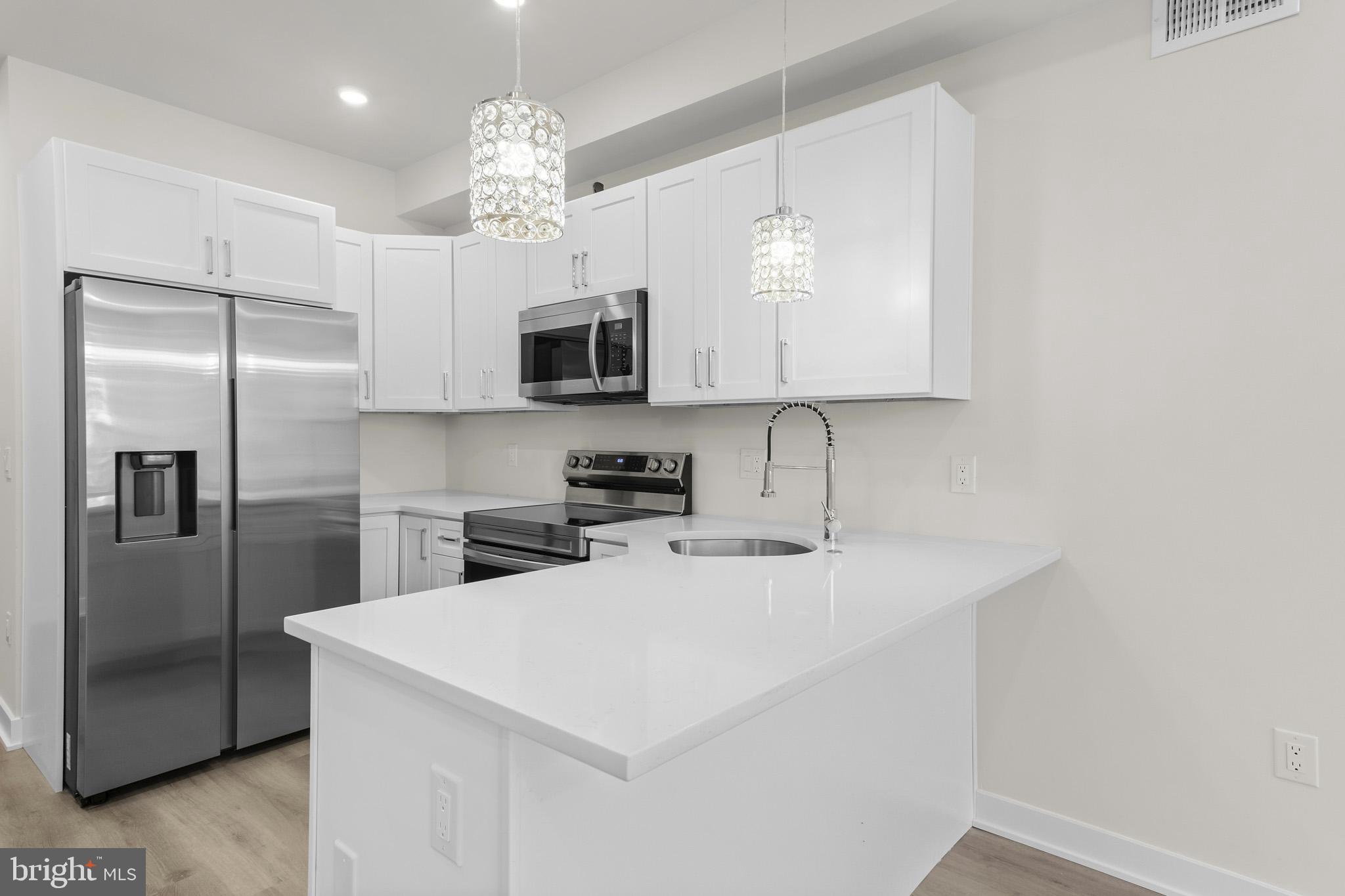 UNIVERSITY CITY - Residential Lease