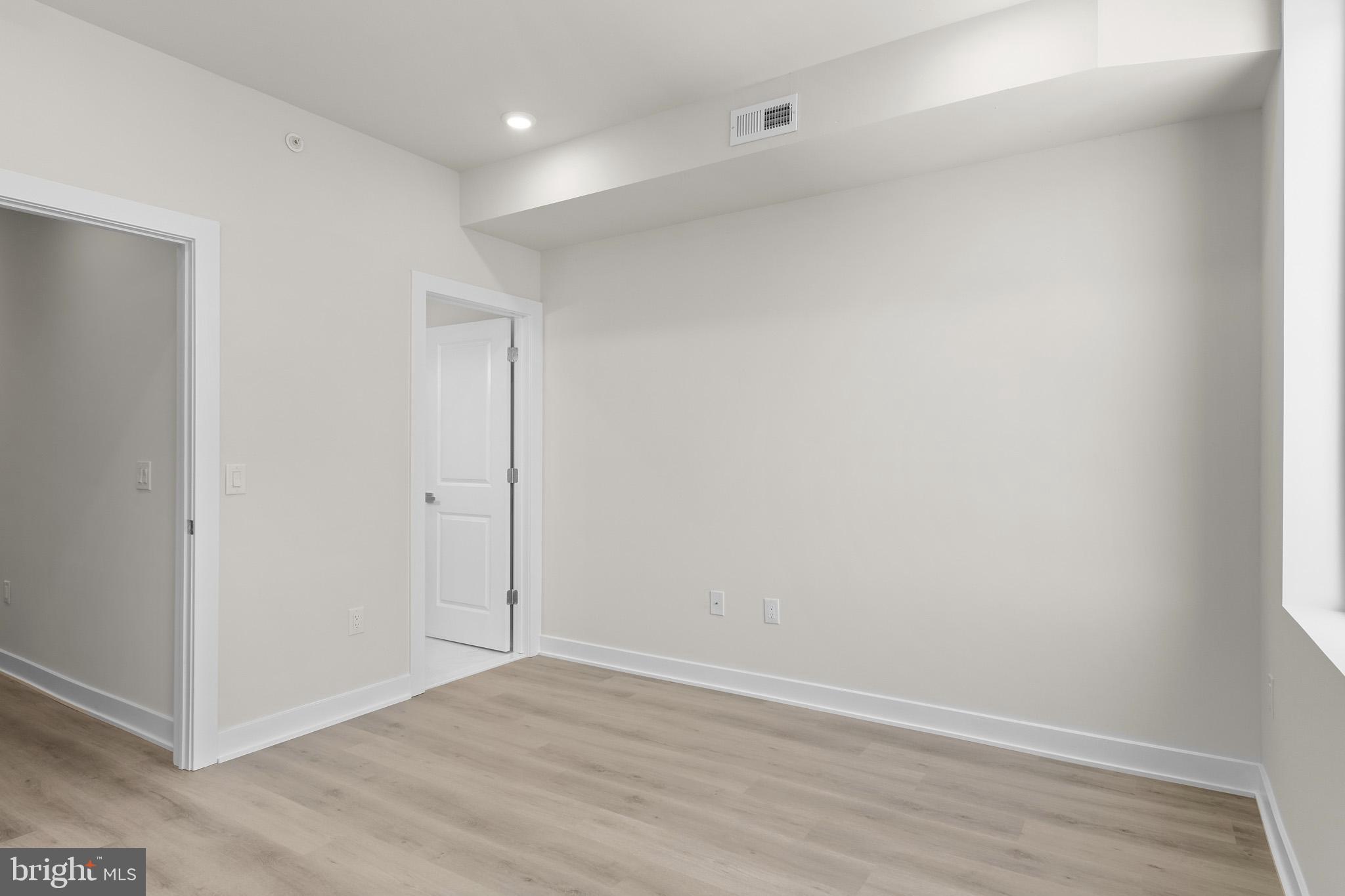 UNIVERSITY CITY - Residential Lease