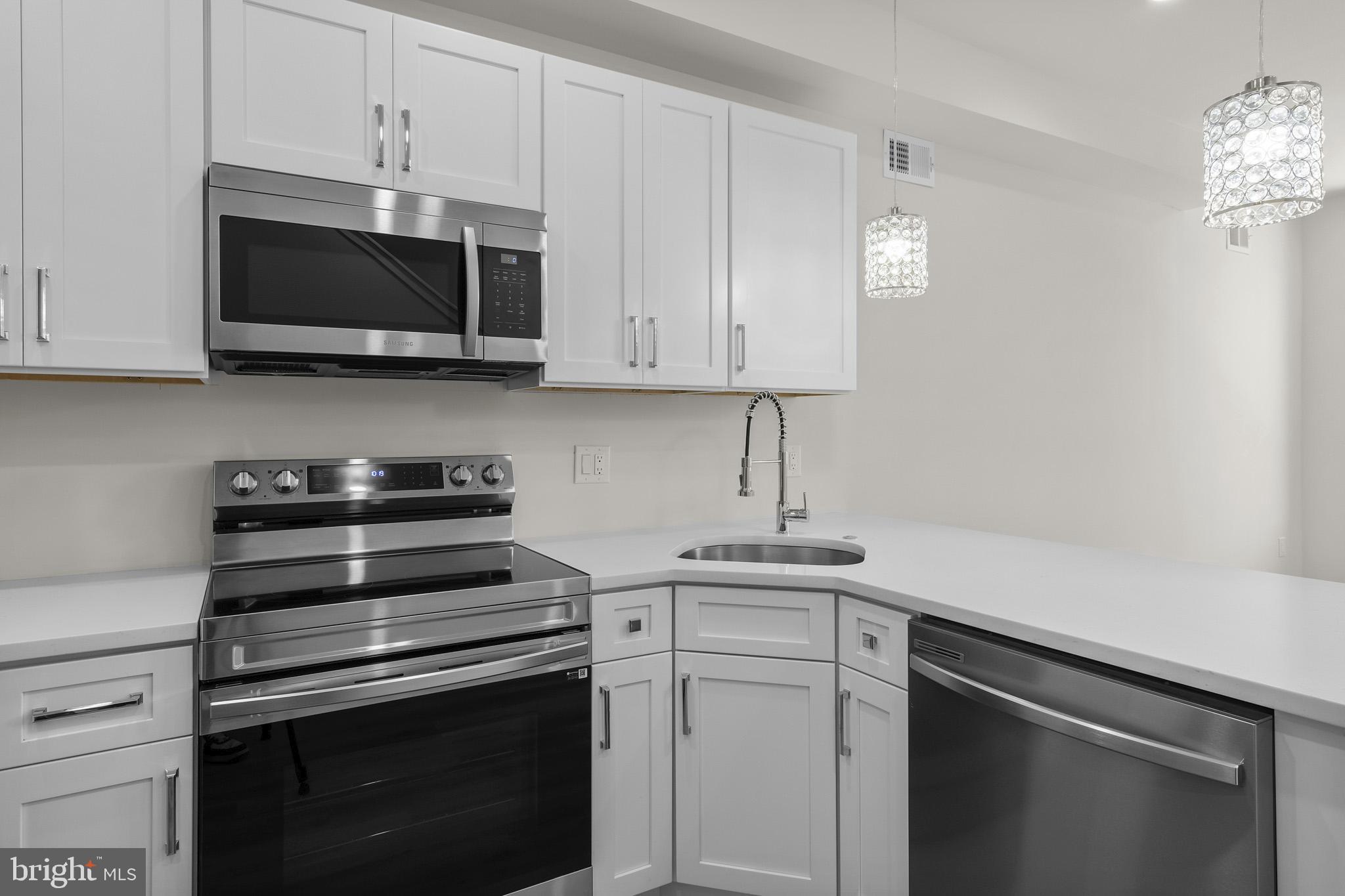 UNIVERSITY CITY - Residential Lease