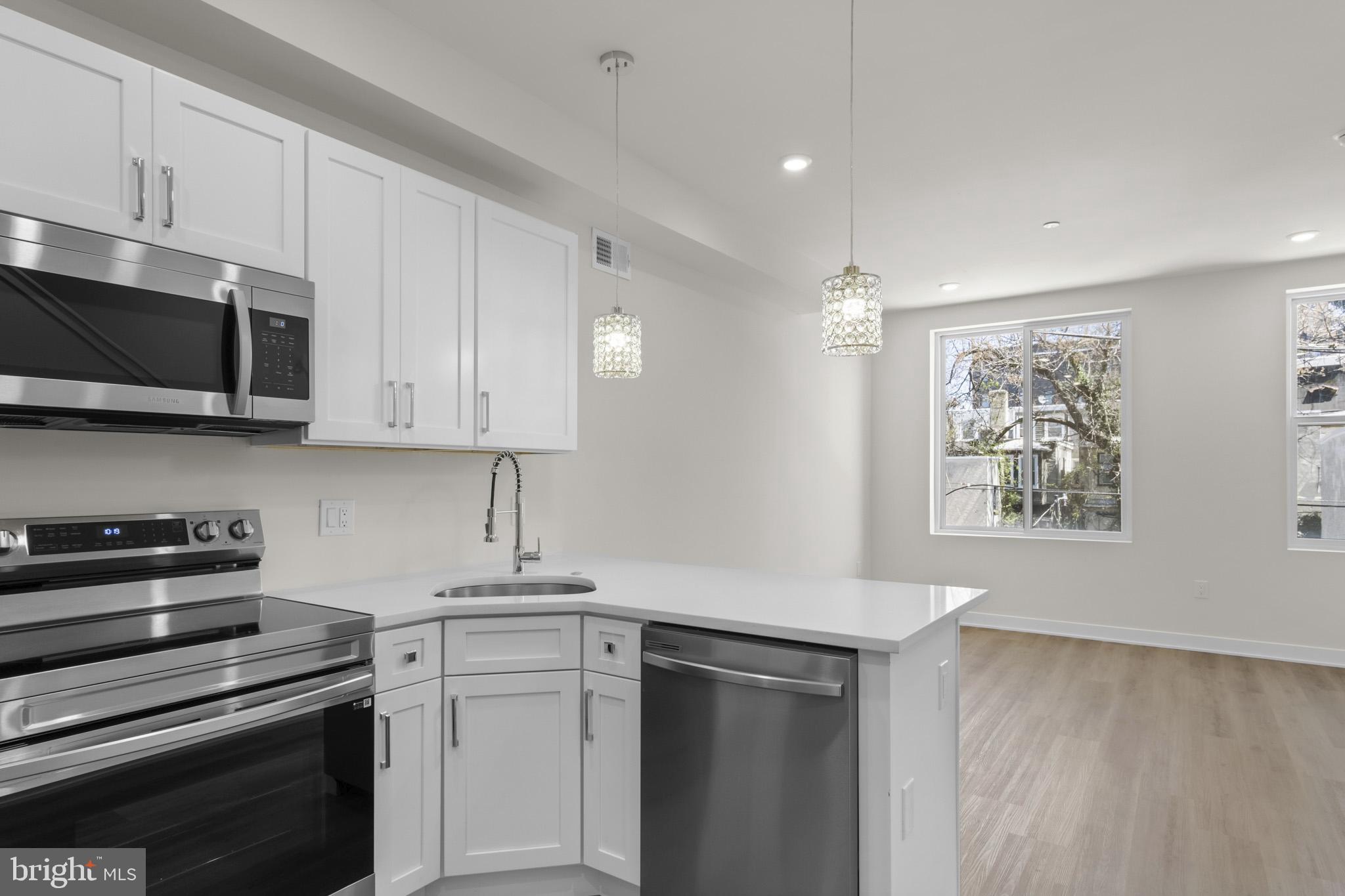 UNIVERSITY CITY - Residential Lease