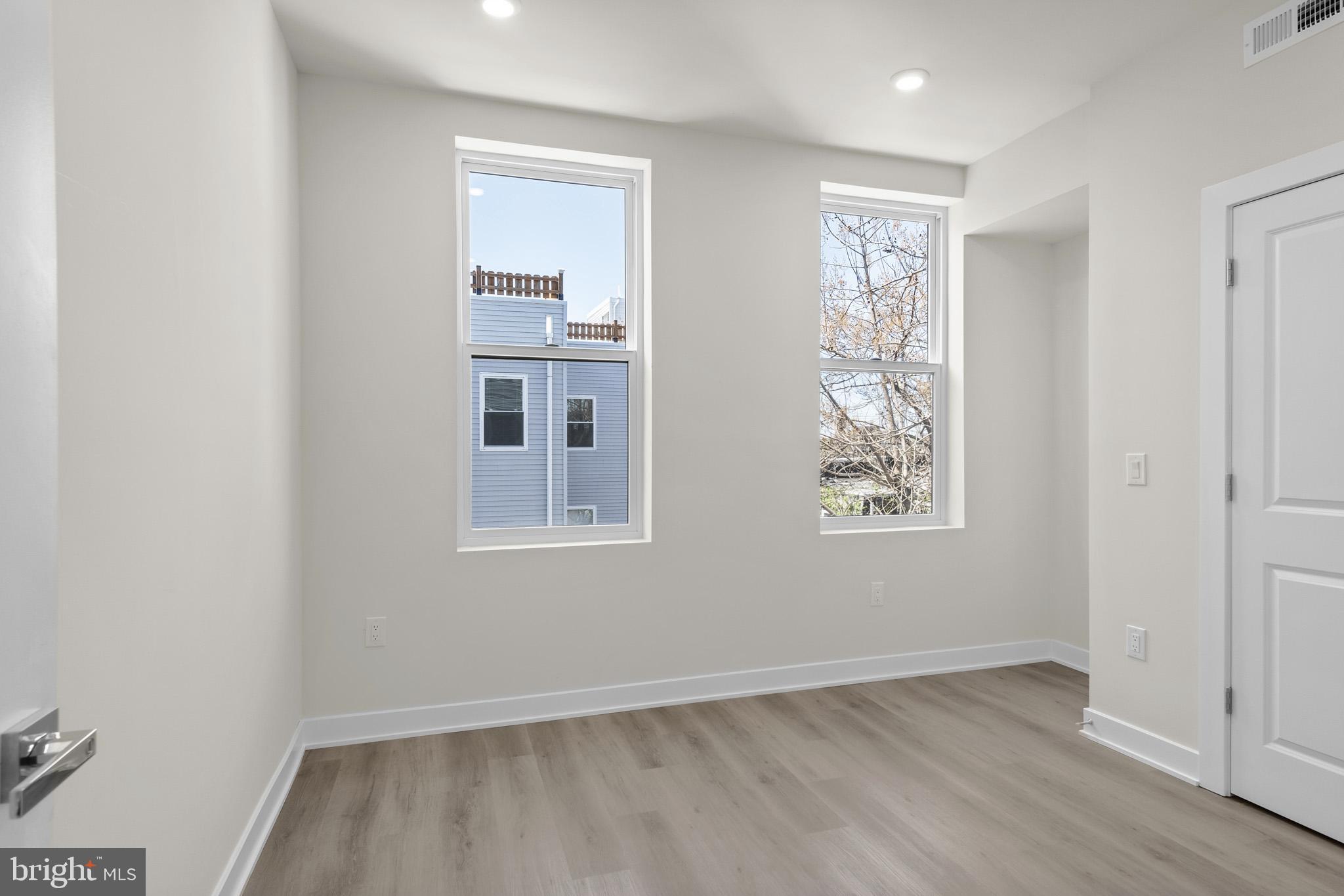 UNIVERSITY CITY - Residential Lease