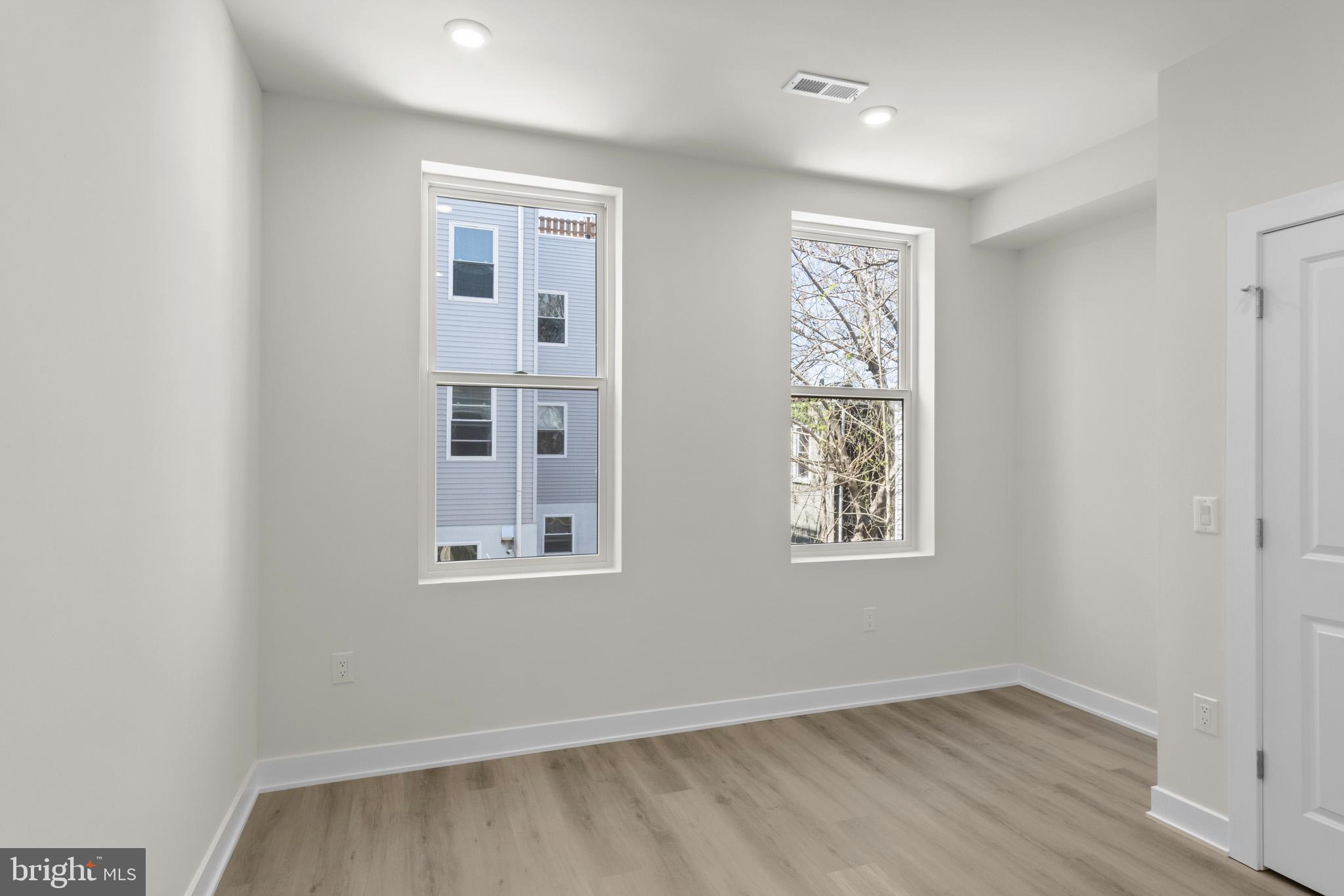 UNIVERSITY CITY - Residential Lease