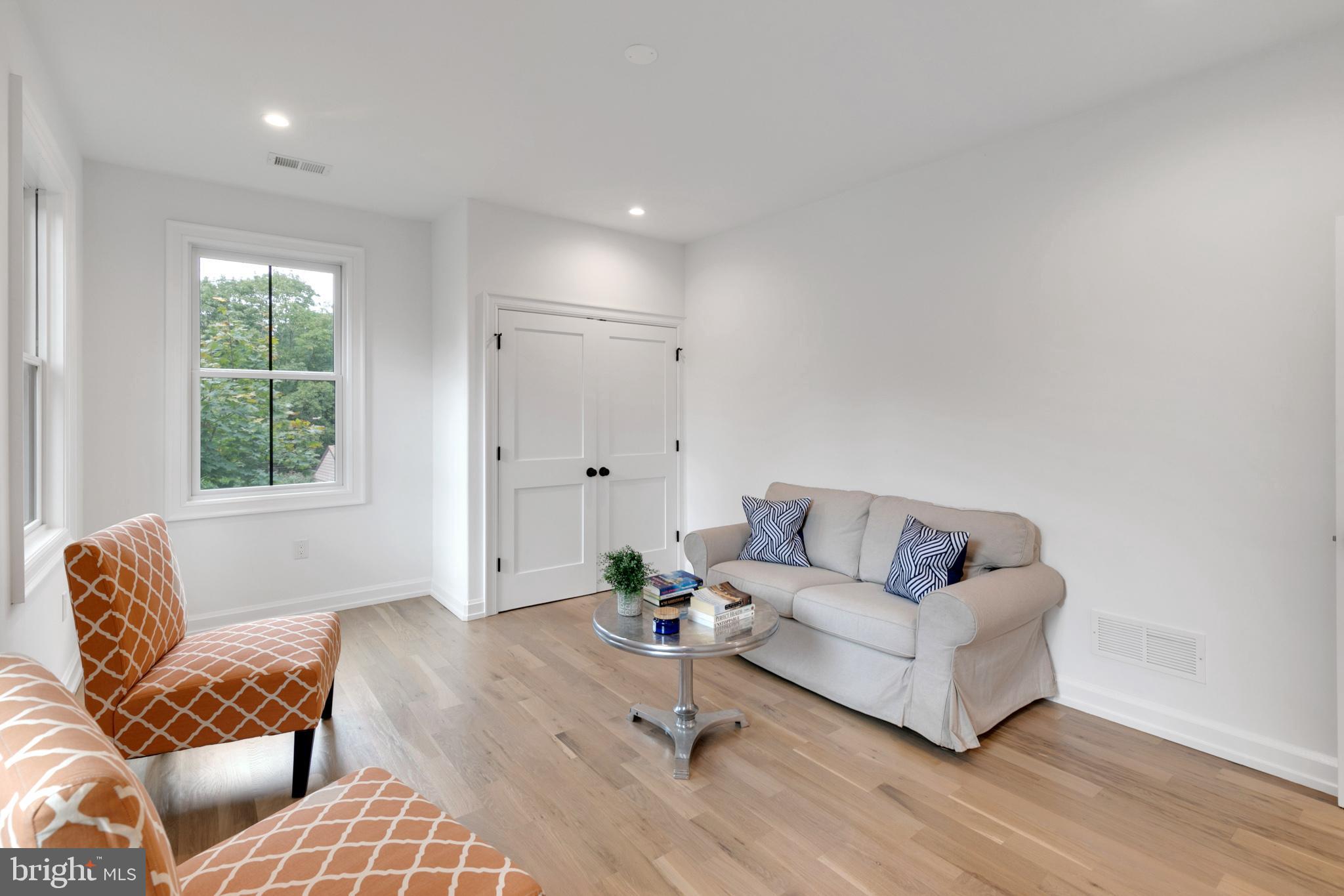 CHESTNUT HILL - Residential