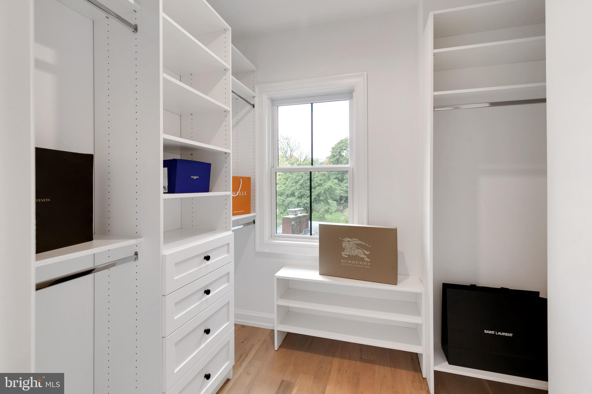 CHESTNUT HILL - Residential