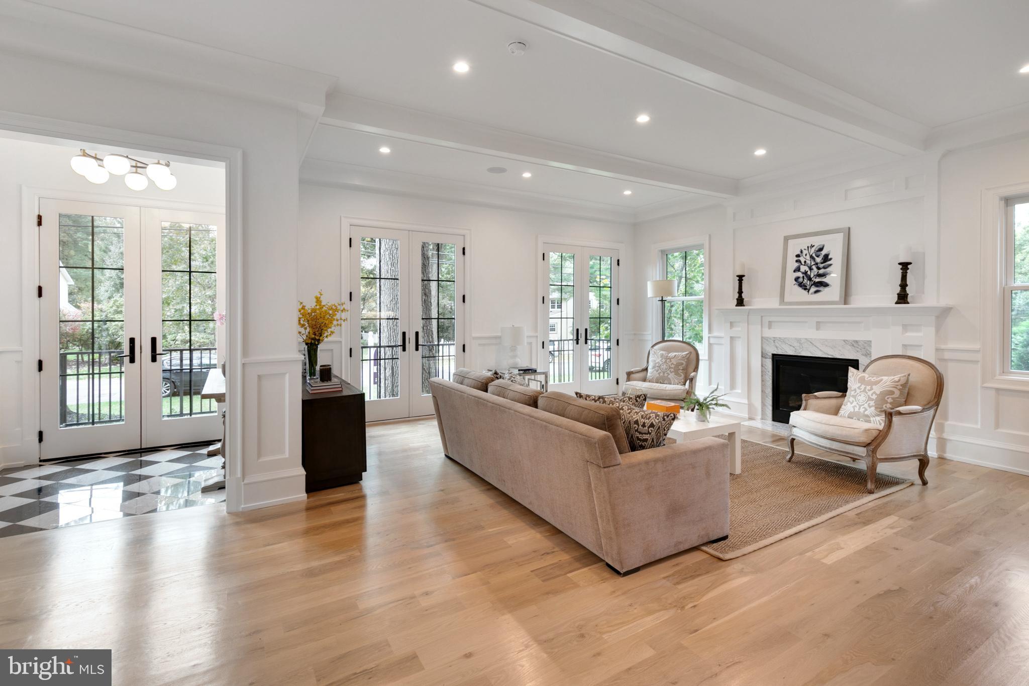 CHESTNUT HILL - Residential