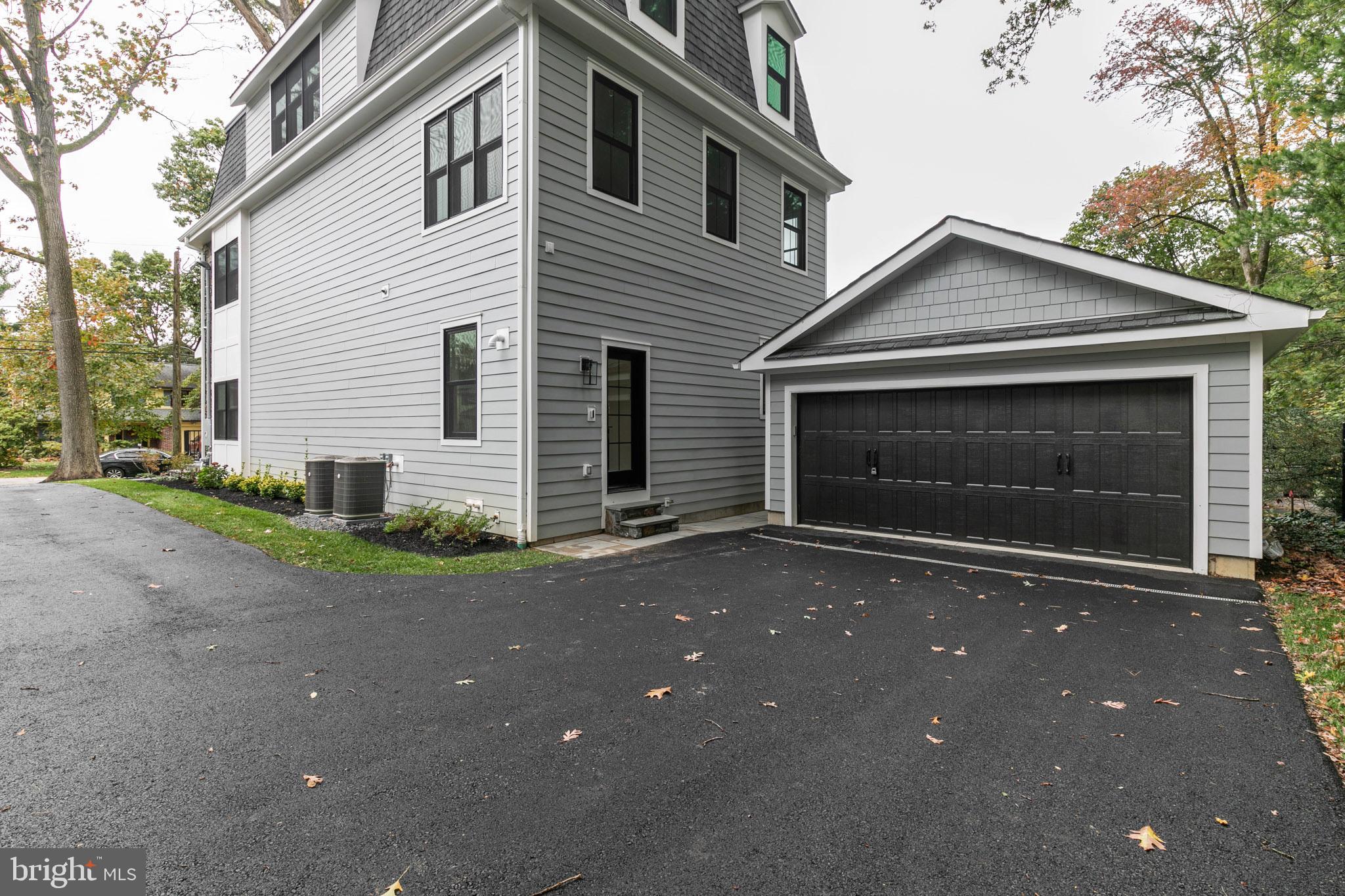 CHESTNUT HILL - Residential