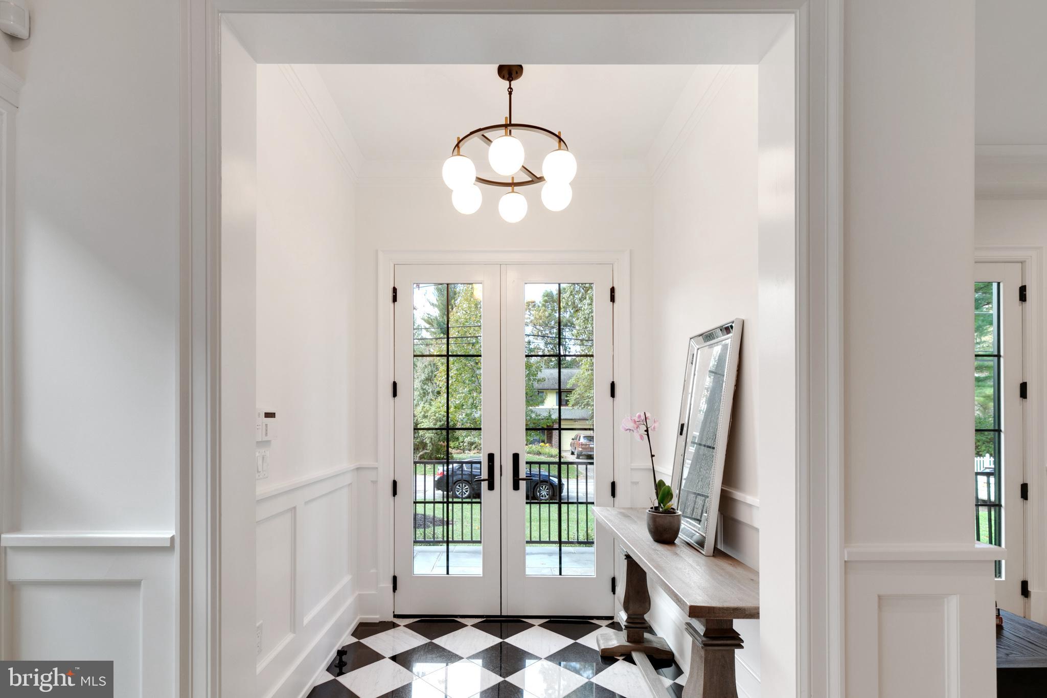 CHESTNUT HILL - Residential