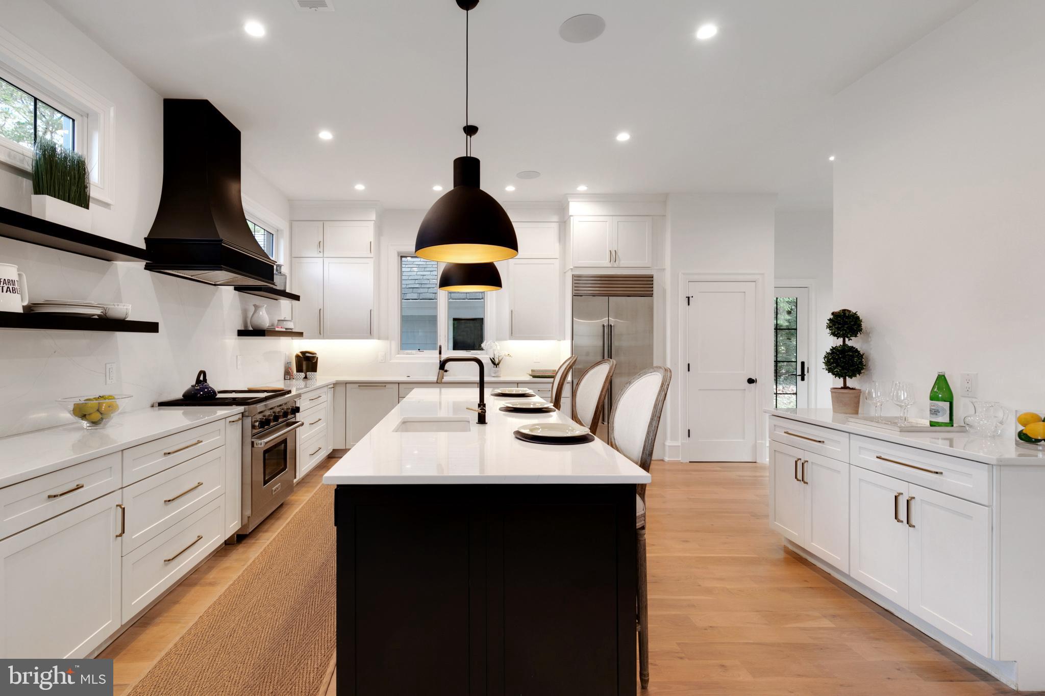 CHESTNUT HILL - Residential