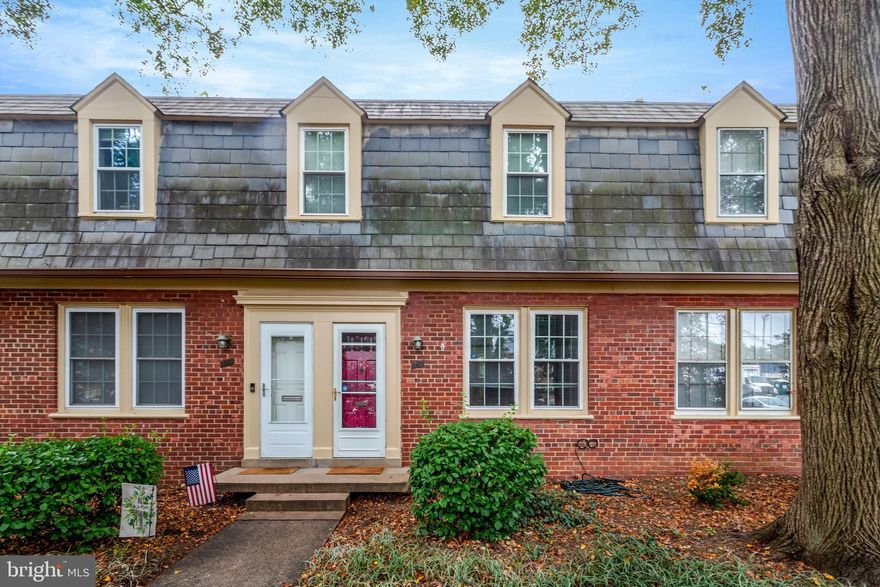 Welcome to 1020 S Barton St! This sunny and spacious townhouse in Arlington Village is just a stone's throw away from the vibrant hot spots along Columbia Pike. This charming two-level rowhouse features 1 bedroom and 1 bathroom, and is filled with natural light. 

The spacious kitchen includes a dining area, and you can step outside to your own private deck just off the back door—an ideal space for relaxing or grilling. Upstairs, you’ll find a generously sized bedroom along with a full hallway bathroom. 

With its unbeatable location just steps away from popular restaurants, grocery stores, coffee shops, and more on Columbia Pike, plus quick access to Amazon HQ2, downtown D.C., and I-395, this townhouse offers the perfect blend of comfort, convenience, and charm.

Community offers  pool, bicycle storage, tennis courts, village community room, wilderness area "the ravine"