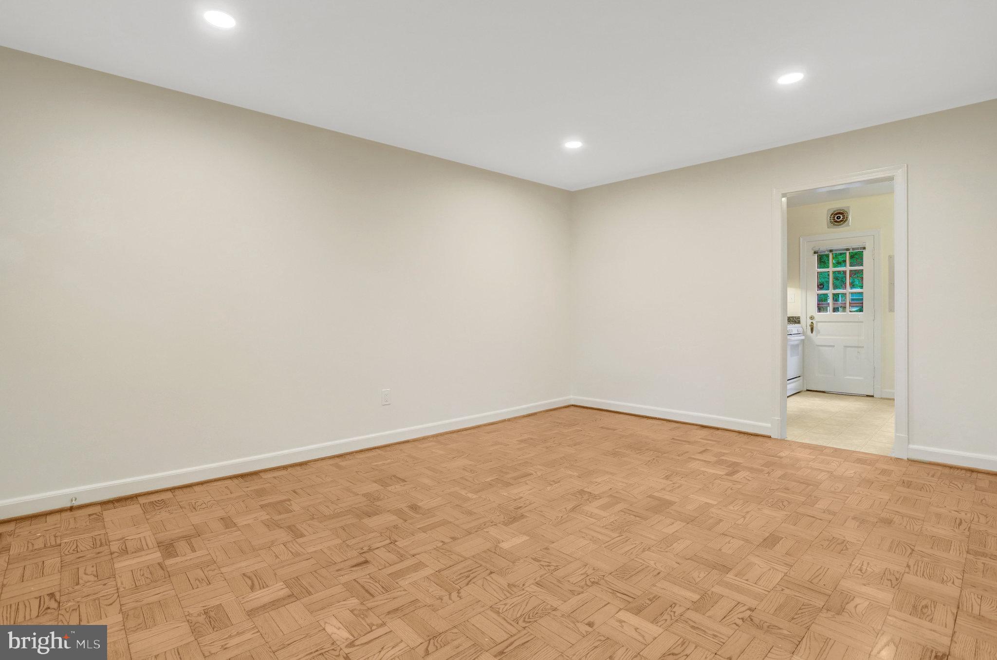 ARLINGTON VILLAGE - Residential Lease