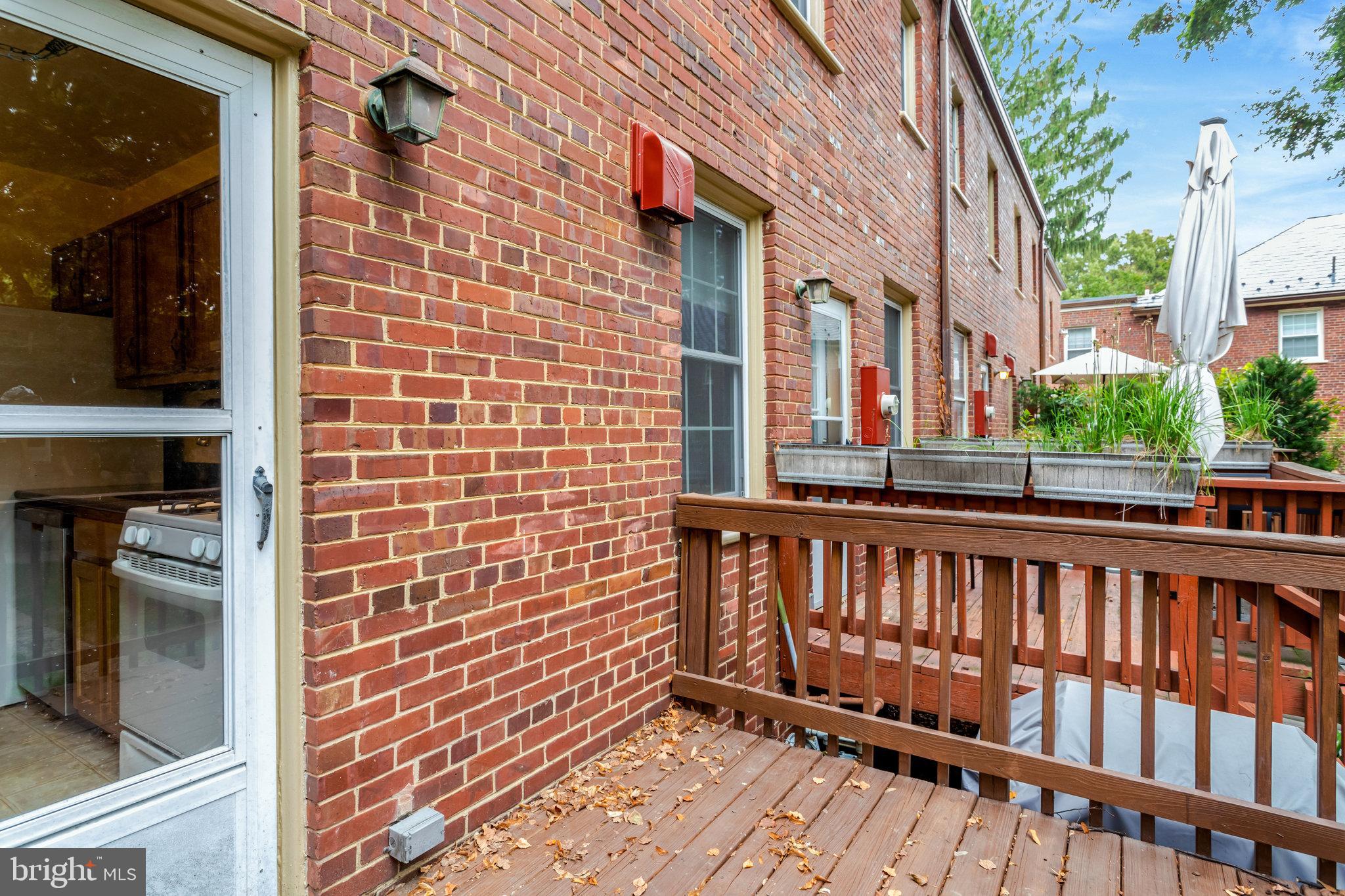 ARLINGTON VILLAGE - Residential Lease