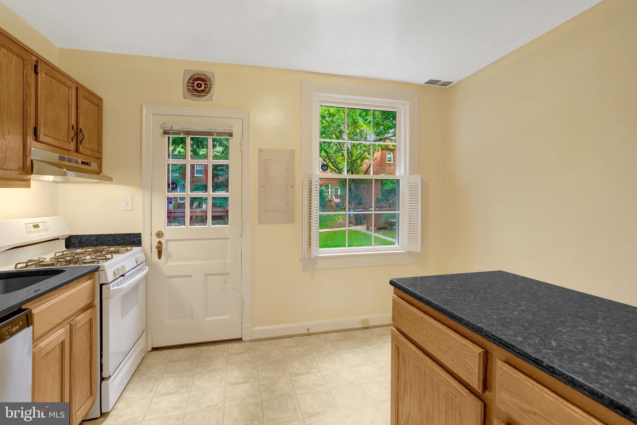 ARLINGTON VILLAGE - Residential Lease