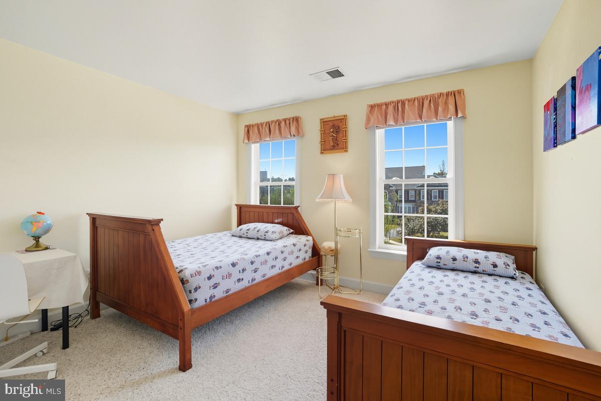 VICTORY LAKES - Residential