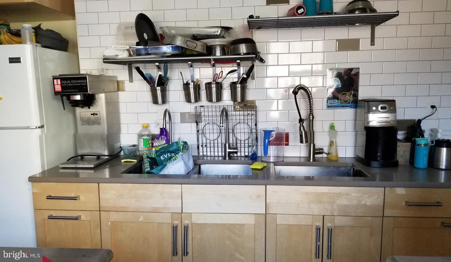 GERMANTOWN (EAST) - Commercial Sale