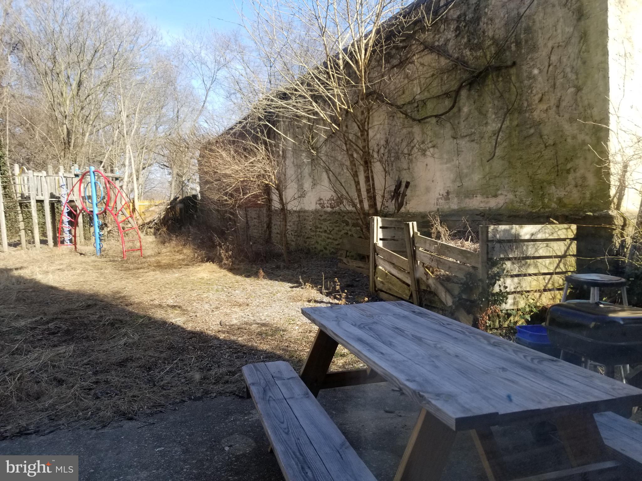 GERMANTOWN (EAST) - Commercial Sale