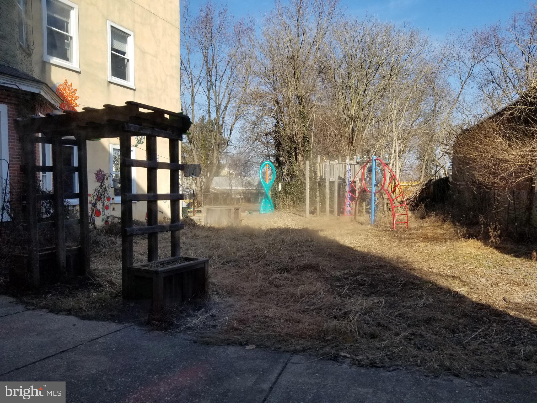 GERMANTOWN (EAST) - Commercial Sale