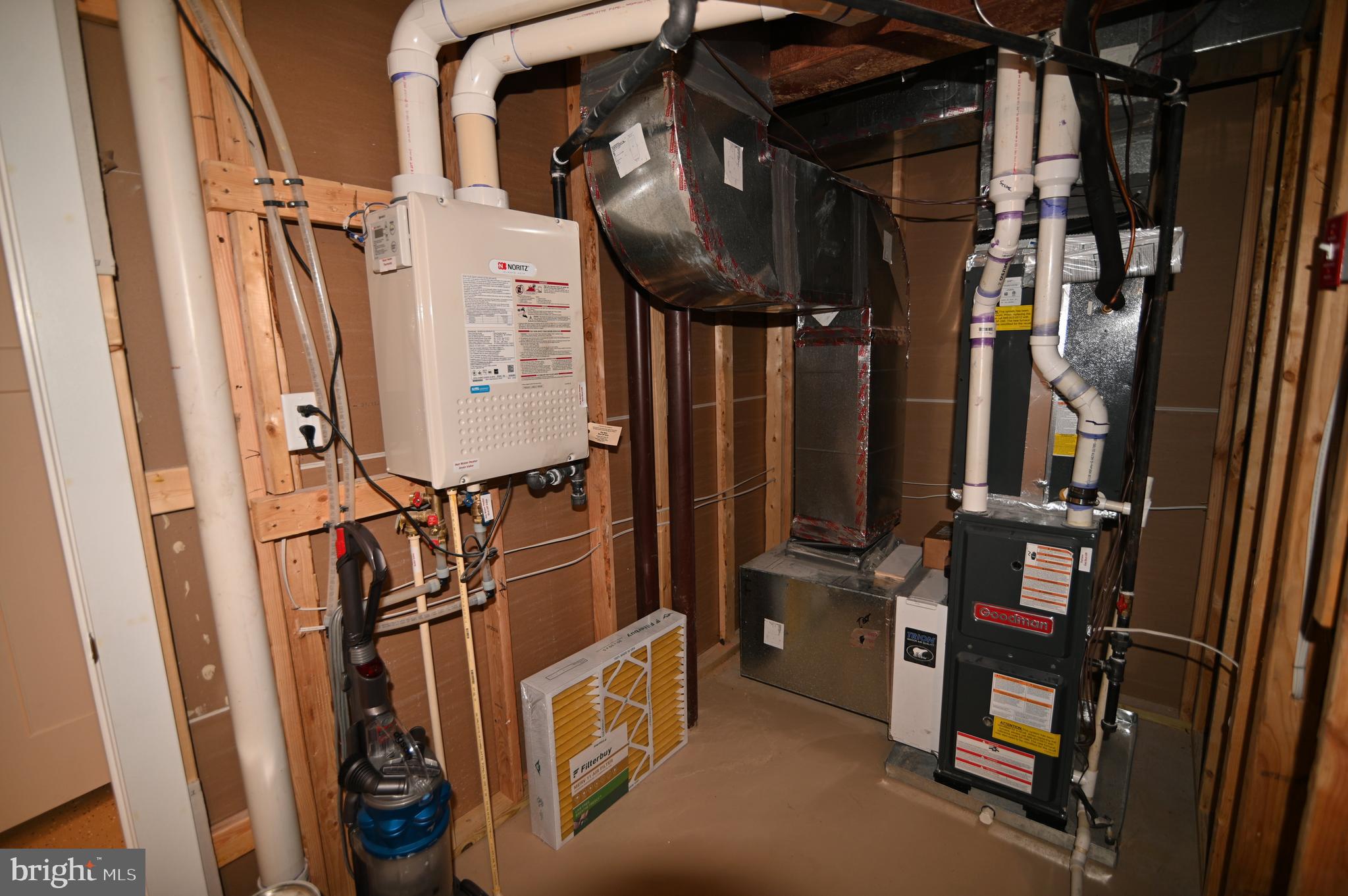 CHRISTOPHER POINTE - Residential