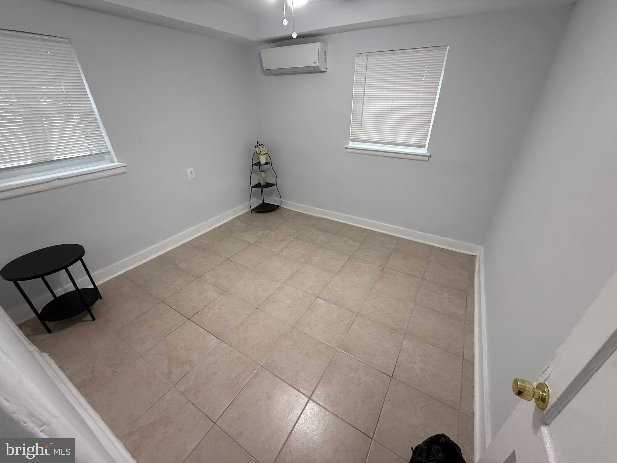 BEVERLY HILLS - Residential Lease