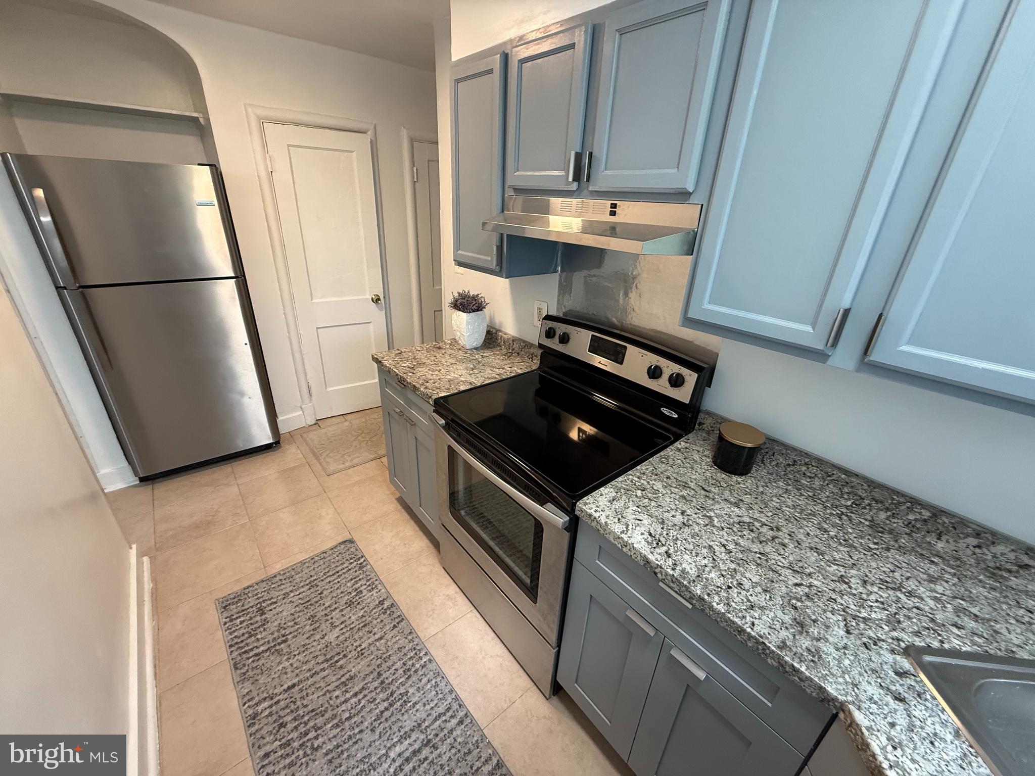 BEVERLY HILLS - Residential Lease