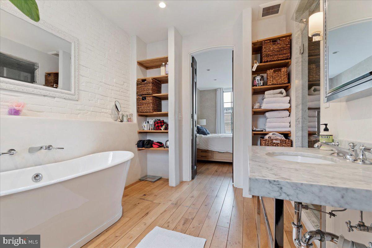 ART MUSEUM AREA - Residential